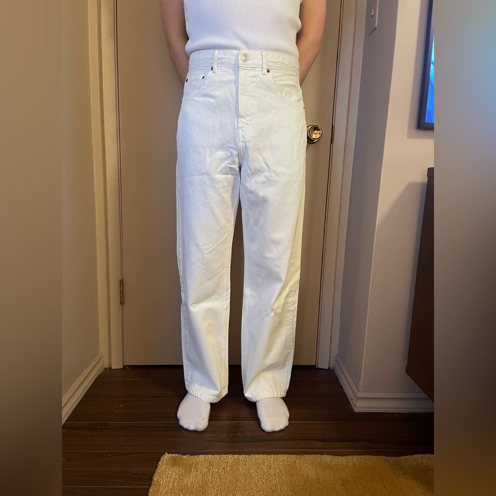 Zara Men’s White Relaxed Fit High-Waisted Jeans